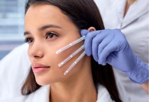لیفت صورت با نخ بهتر است یا تزریق چربی – مزایا و معایب هرکدام چیست و کاربرد هریک